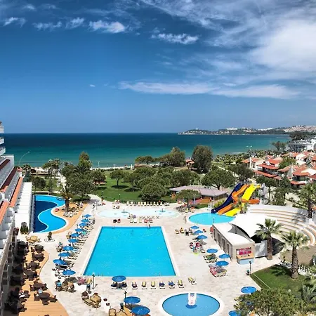Resort Batihan & 4*