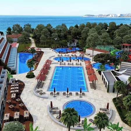 Batihan & Курортный комплекс 4*