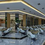 Resort Batihan & 4*